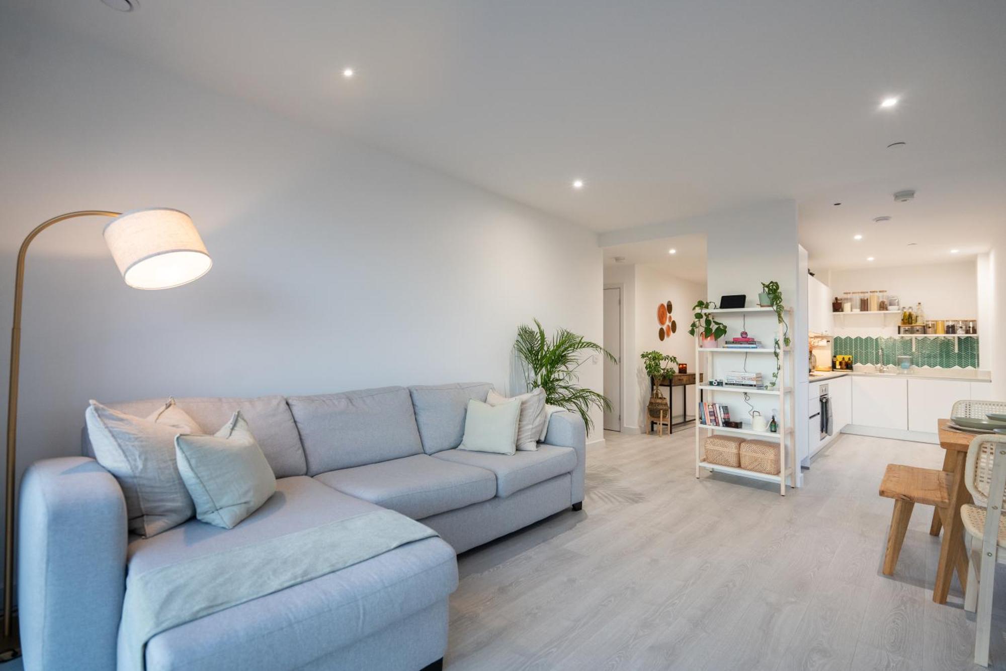 Sunset Retreat: Steps From Heathrow/Twickenham Apartment Hounslow Ngoại thất bức ảnh